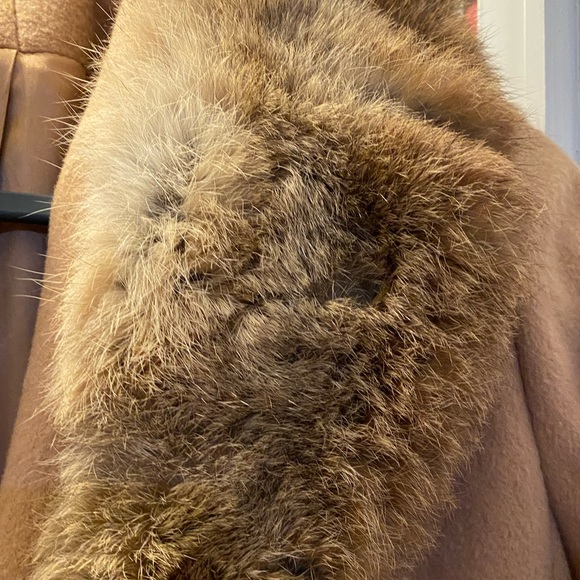 Wool Coat with fur lined neck - Picture 2 of 5